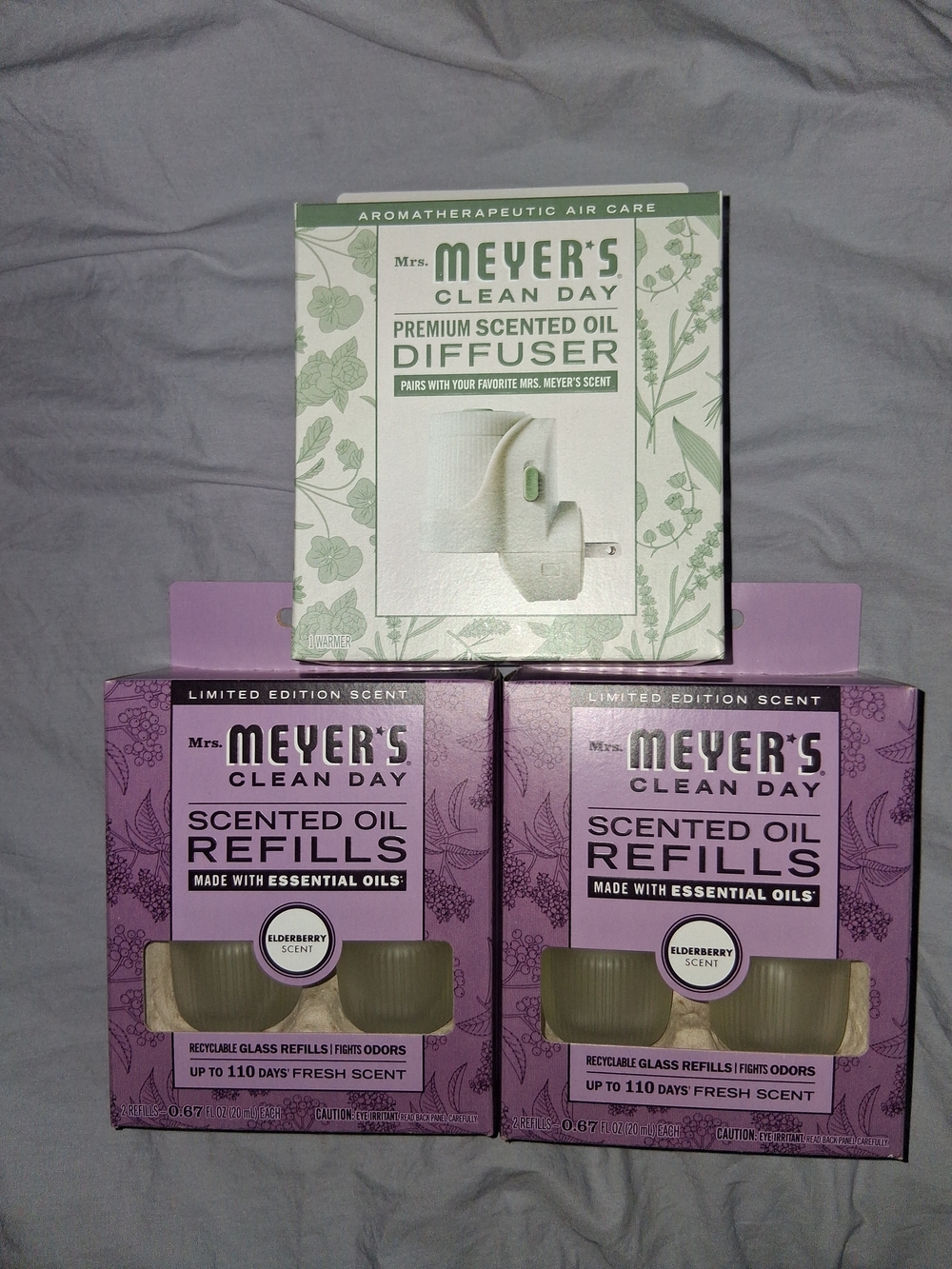 Clean Day Elderberry Scent Oil Diffuser & Refill Trio - White and Purple